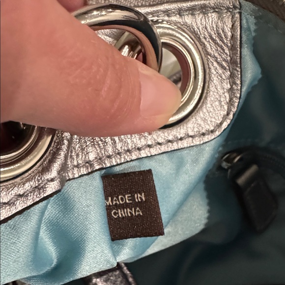 Coach Poppy Metallic Silver Leather Shoulder/Crossbody Bag with Silver Hardware - Picture 16 of 16